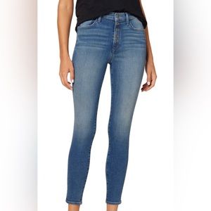 BRAND NEW (still in packaging) high rise Joes jeans!